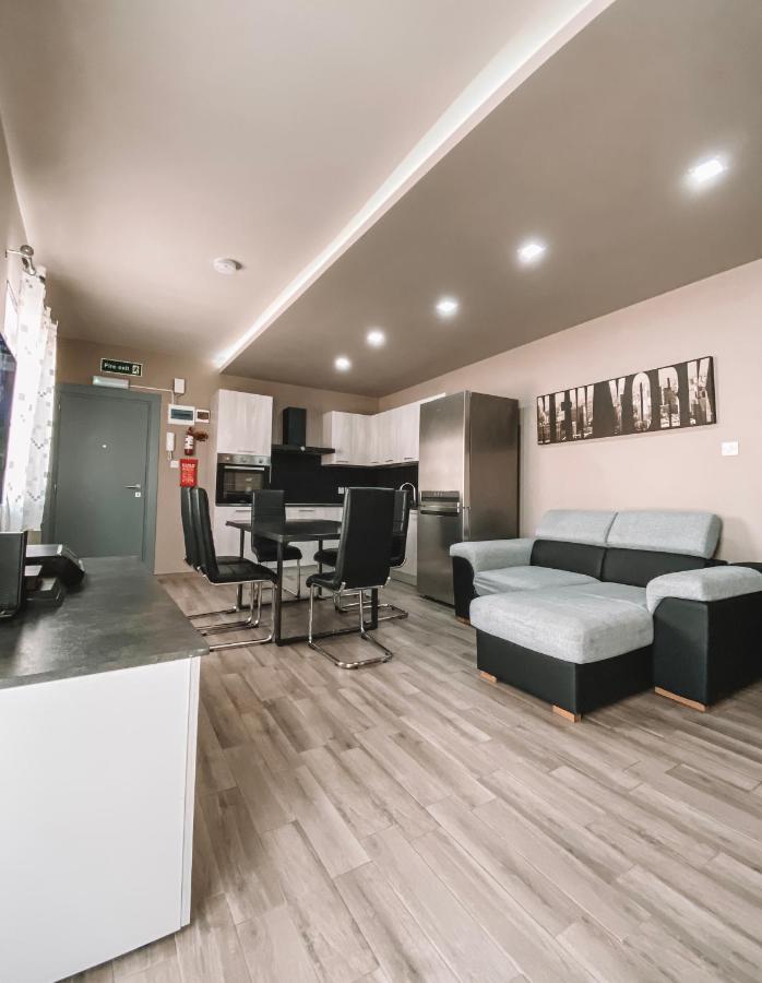 Lovely Modern Apartment In St.Julian Сент Джулианс Экстерьер фото